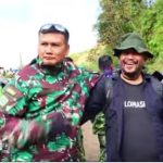 Foto: Zam Zam Mubarak bersama Letnan Jenderal Kunto Arief, Panglima Komando Gabungan Wilayah Pertahanan I, ketika memberikan dukungan operasi pasca bencana kepada TNI saat perbaikan akses Vital Jalan KKA (Bener Meriah - Lhokseumawe)